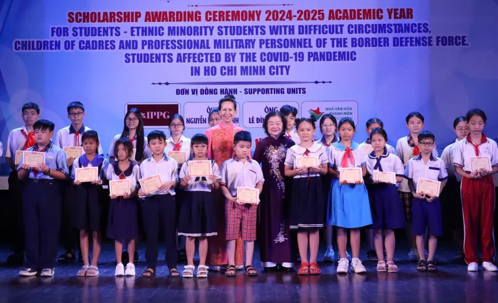 Quỹ học bổng Vừ A Dính