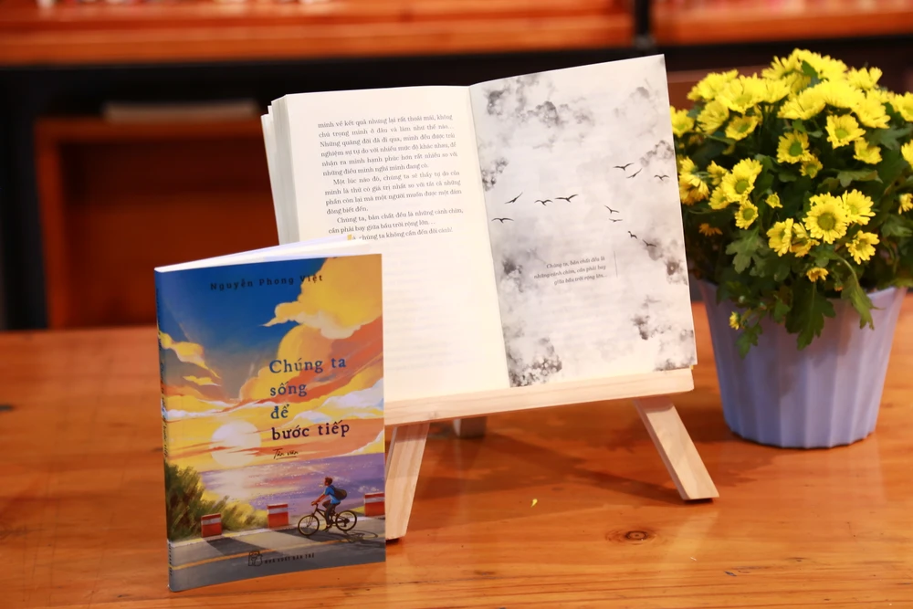 chung-ta-song-de-buoc-tiep.JPG
