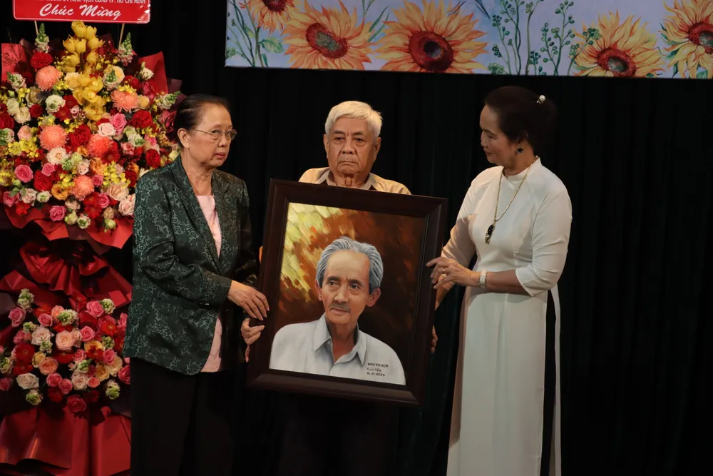 Trao giải cống hiến cho cố nhà văn Trang Thế Hy