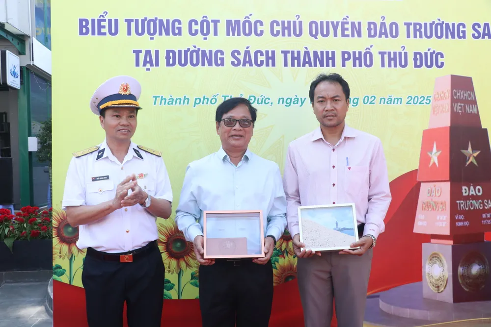cot-moc-chu-quyen-dao-truong-sa1.JPG