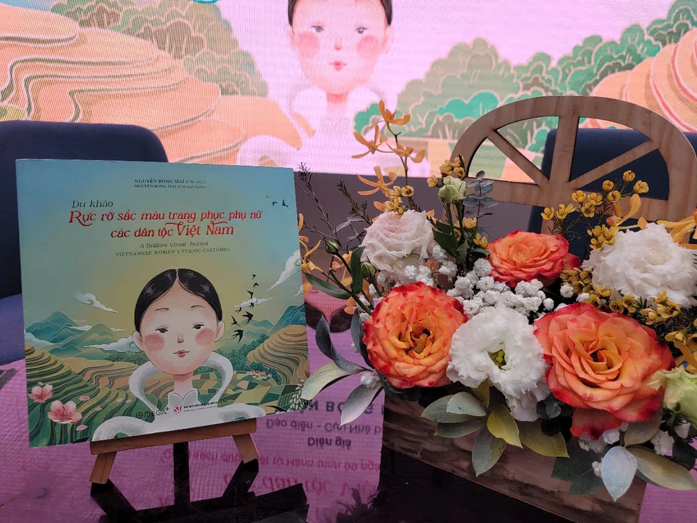 Du khảo: Rực rỡ sắc màu trang phục phụ nữ các dân tộc Việt Nam