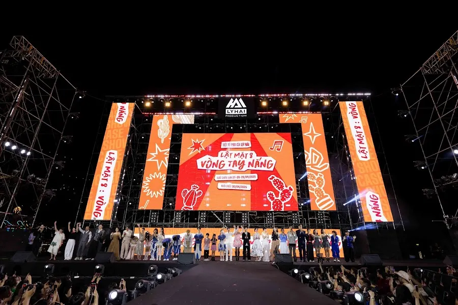 Dàn diễn viên Lật mặt 8 trong đêm showcase Lật mặt 8
