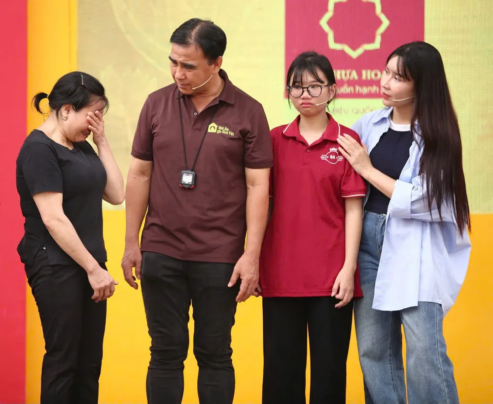 Nghệ sĩ, MC Quyền Linh luôn đồng hành với người khó khăn nghe-si-quyen-linh18.jpg