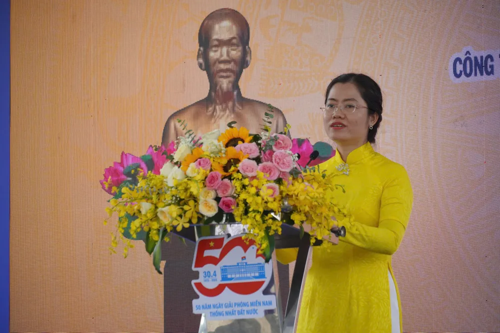 Bà Lê Thị Ngọc Dung, Phó Chủ tịch UBND quận Bình Tân. duong-sach-binh-tan1.jpg