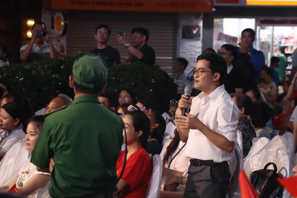 Khán giả đặt câu hỏi phim-dia-dao4.JPG