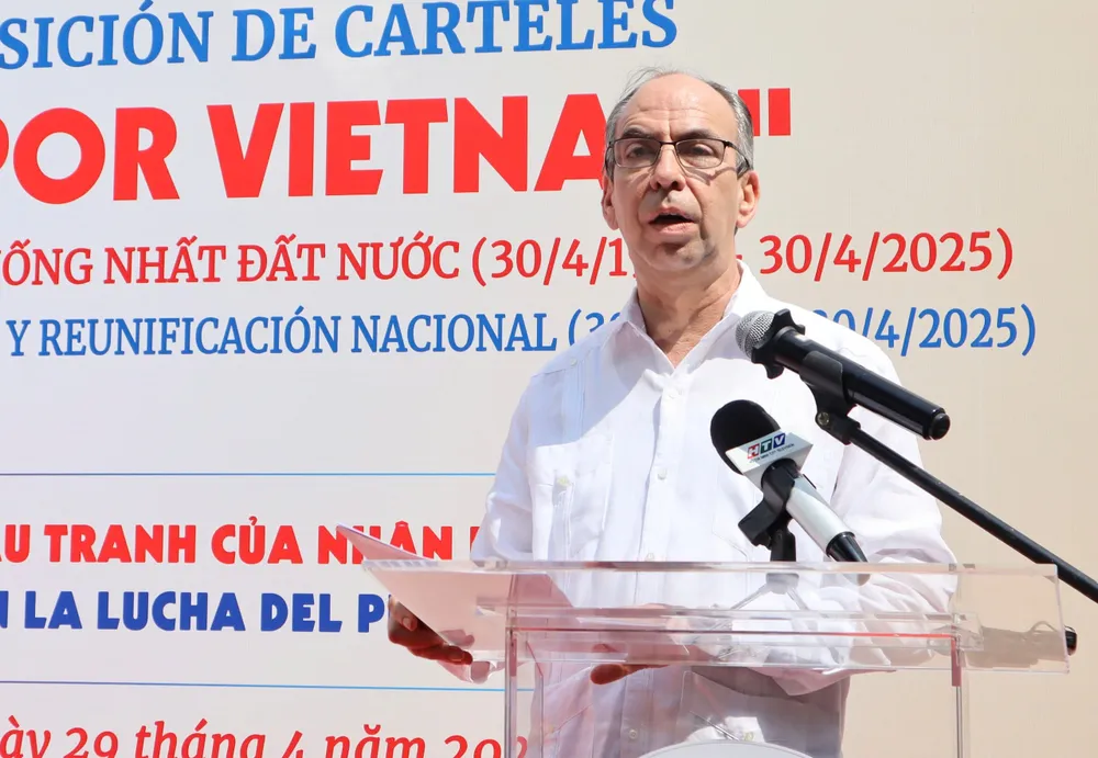 Ông Rogelio Polanco Fuentes, Đại sứ Đặc mệnh toàn quyền Cộng hòa Cuba tại Việt Nam. vi-viet-nam-for-vietnam4.jpg