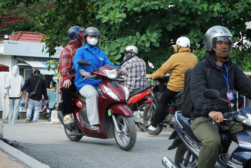 Lực lượng xe ôm hỗ trợ bà con vào nơi chiêm bái xá lợi Đức Phật cũng như tham dự Đại lễ Vesak 2025. dai-le-vesak-2025-33.jpg