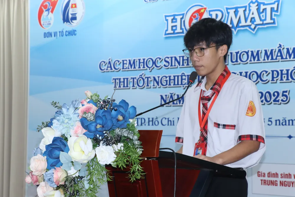 Em Võ Trung Tín, học sinh lớp 12, trường THCS - THPT Nam Việt quy-hoc-bong-vu-a-dinh4.JPG