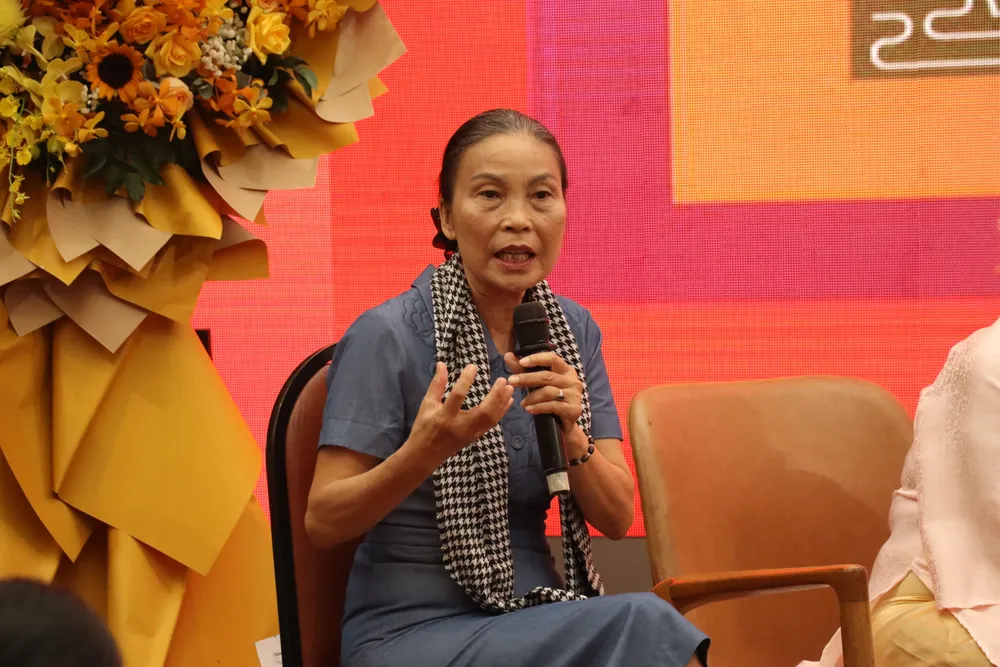 TS Mai Mỹ Duyên chia sẻ tại buổi giao lưu. san-khau-cai-luong3.JPG