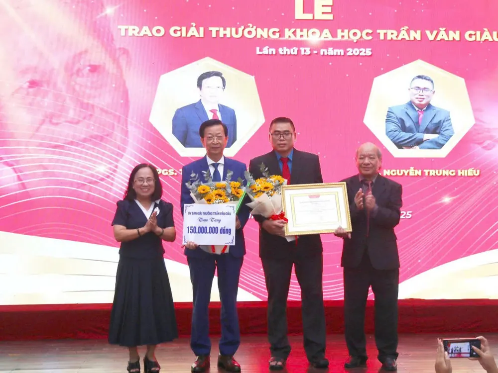 Giải thưởng Trần Văn Giàu