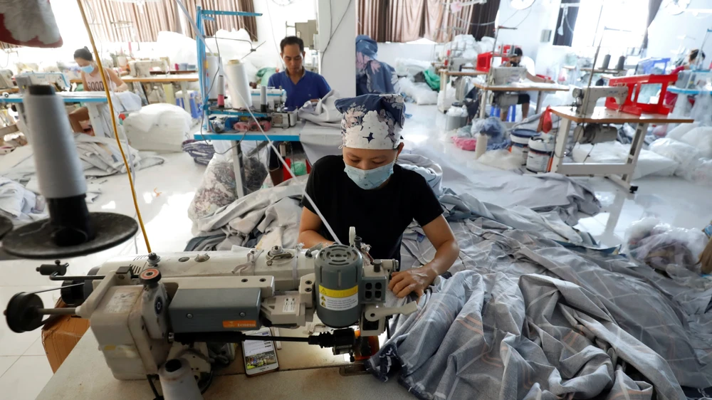 Trong năm 2023, doanh nghiệp dệt may Việt Nam đã tìm được thị trường để xuất khẩu thêm nhiều dòng sản phẩm mới - Ảnh: Reuters san-xuat-viet-nam-hoi-phuc-kim-ngach-thuong-mai-voi-chau-au-co-the-som-dat-100-ty-usdB.jpg