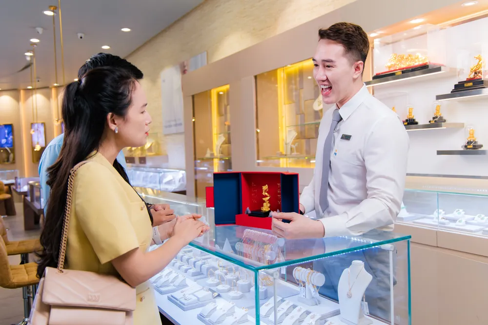 Nên mua hay bán vàng trong Ngày Thần tài?