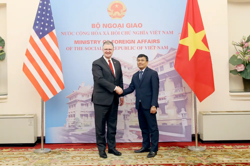 Thứ trưởng Thường trực Bộ Ngoại giao Nguyễn Minh Vũ và Trợ lý Ngoại trưởng Mỹ Daniel Kritenbrink đồng chủ trì Đối thoại Việt - Mỹ lần thứ 10 về Châu Á - Thái Bình Dương Ảnh: Bộ Ngoại giao doi-thoai-viet-my-ve-chau-a-thai-binh-duong-lan-thu-10A.JPG