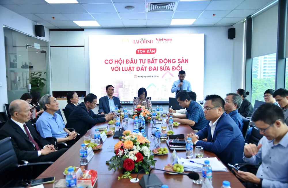 Luật Đất đai sửa đổi có thể mang đến “sức sống mới” cho thị trường bất động sản năm 2024