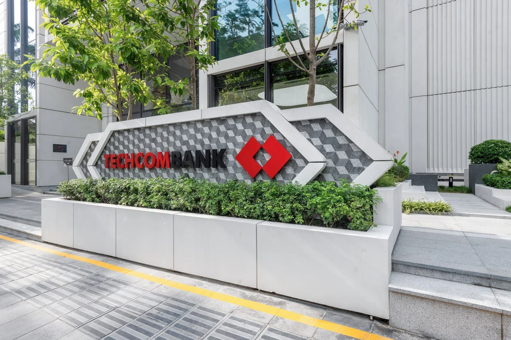 Ngân hàng Techcombank cũng không thể đứng ngoài cuộc đua nâng lãi suất huy động tiền gửi tiết kiệm Ngân hàng Techcombank cũng không thể đứng ngoài cuộc đua nâng lãi suất tiết kiệm