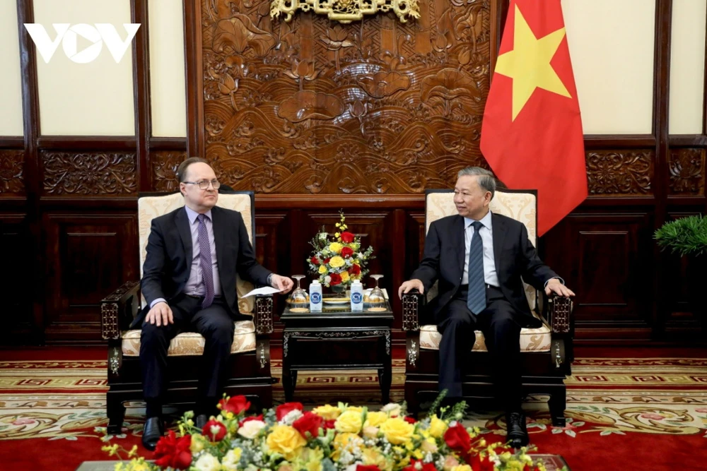 Chủ tịch nước Tô Lâm tiếp Đại sứ Liên bang Nga tại Việt Nam Gennady Bezdetko – Nguồn: VOV Chủ tịch nước Tô Lâm tiếp Đại sứ Liên bang Nga tại Việt Nam