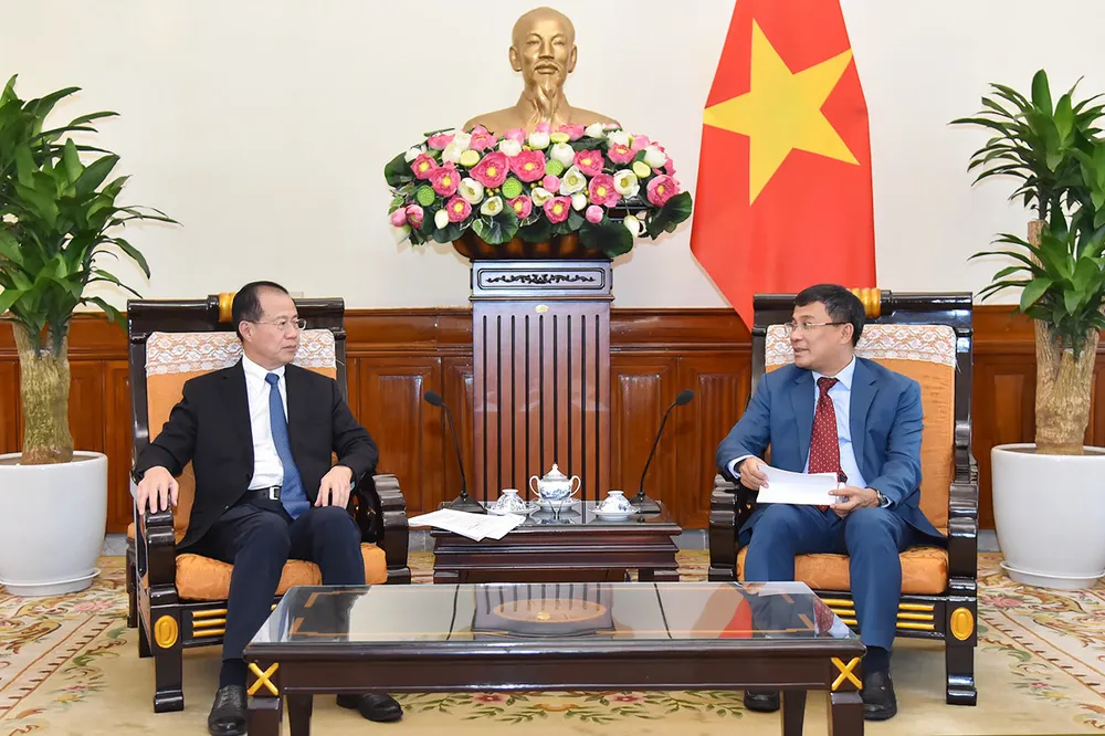 Thứ trưởng Thường trực Bộ Ngoại giao Nguyễn Minh Vũ tiếp ông Phó Tự Ứng, Ủy viên thường vụ Đại hội đại biểu nhân dân (Nhân đại) toàn quốc kiêm Phó Chủ nhiệm Ủy ban Đối ngoại của Nhân đại toàn quốc Trung Quốc - Ảnh: Bộ Ngoại giao Thứ trưởng Thường trực Bộ Ngoại giao Nguyễn Minh Vũ tiếp Phó Chủ nhiệm Ủy ban Đối ngoại Nhân đại toàn quốc Trung Quốc