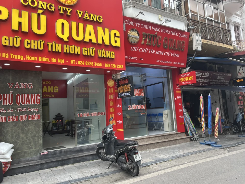 Dù tỷ giá đồng USD tăng mạnh nhưng giao dịch ở thị trường tự do khá trầm lắng - Ảnh: Ngọc Diệp Đồng USD tăng vọt kéo giá vàng thế giới sụt mạnh xuống dưới mốc 2.300USD/ounce