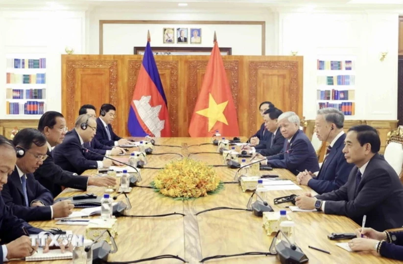 Chủ tịch nước Tô Lâm hội đàm với Chủ tịch Đảng CPP, Chủ tịch Thượng viện Campuchia Samdech Techo Hun Sen. (Ảnh: Nhan Sáng/TTXVN) Chutichnuoc-Cam3C.jpg