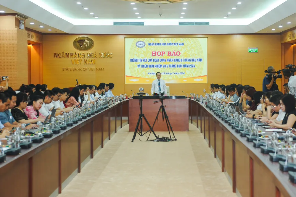 Phó thống đốc Đào Minh Tú tại họp báo ngày hôm nay - Ảnh: NGỌC DIỆP 2307'.jpg