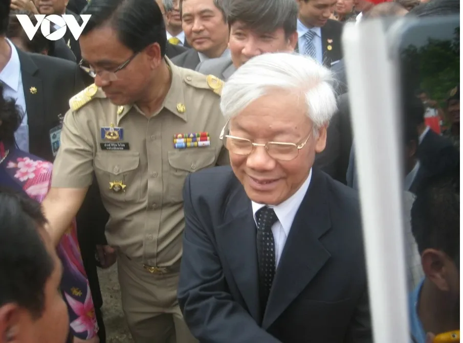 Tổng Bí thư Nguyễn Phú Trọng gặp gỡ kiều bào tại tỉnh Nakhon Phanom nhân chuyến thăm Thái Lan, tháng 6-2013 - Ảnh: VOV Người Thái Lan tiếc thương Tổng Bí thư Nguyễn Phú Trọng