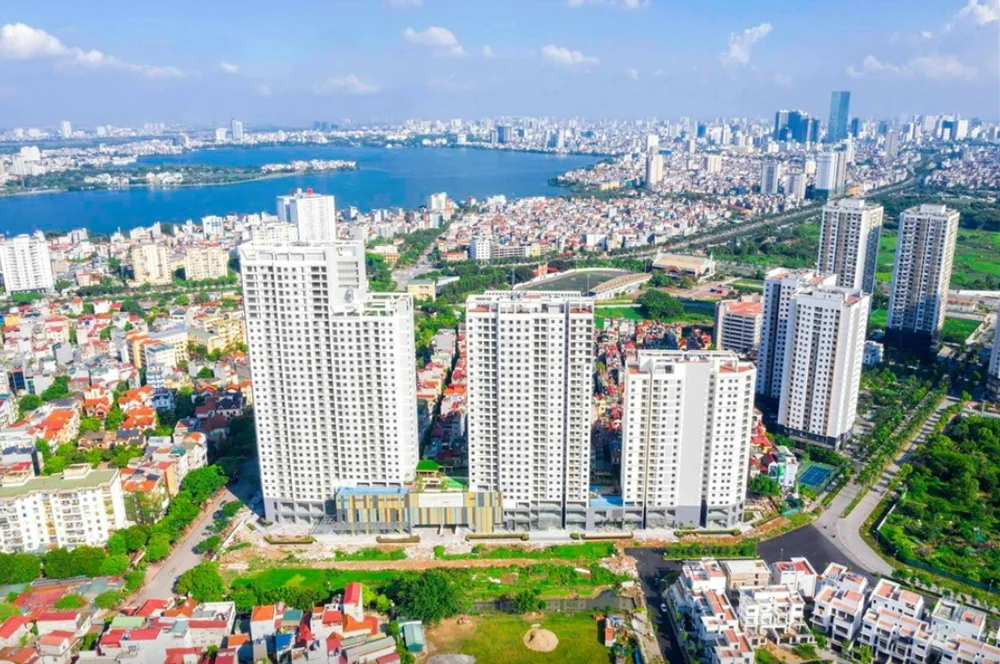 Hiện tâm lý thị trường trên thị trường bất động sản đang chia ra làm hai thái cực. Một là các nhà đầu tư dùng đòn bẩy tài chính từ chu kỳ trước vẫn có tiếp tục có xu hướng gồng lãi chờ cơ hội. Hai là một số nhà đầu tư giữ lượng tiền mặt lớn đang có xu hướng tiếp tục nghe ngóng những diễn biến tiếp theo của thị trường - Ảnh: VGP Phân khúc nào trên thị trường bất động sản sẽ thực sự khởi sắc từ 1-8?