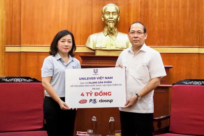 Thông qua Mặt trận Tổ quốc Việt Nam, Unilever đã đóng góp 54,000 sản phẩm trị giá 4 tỷ đồng - Ảnh: Unilever Unilever đồng hành cùng người dân miền Bắc khắc phục hậu quả cơn bão số 3