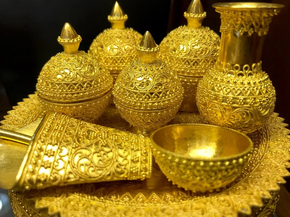Trong tuần này, nhà đầu tư sẽ đặc biệt cần quan tâm đến những tuyên bố từ quan chức thuộc Cục Dự trữ Liên bang Mỹ (Fed) để có thể biết thêm những tín hiệu về đợt hạ lãi suất sắp tới, ngoài ra là doanh số bán lẻ Mỹ - Ảnh: Kitco News Giá vàng thế giới neo cao bất chấp đồng USD tăng mạnh
