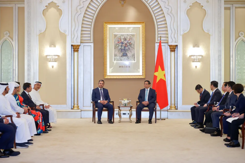 Thủ tướng nêu rõ, Chính phủ Việt Nam luôn tạo mọi điều kiện thuận lợi, phù hợp với quy định của pháp luật để các nhà đầu tư UAE nói chung đầu tư kinh doanh hiệu quả và bền vững tại Việt Nam - Ảnh: VGP 2710D.jpg