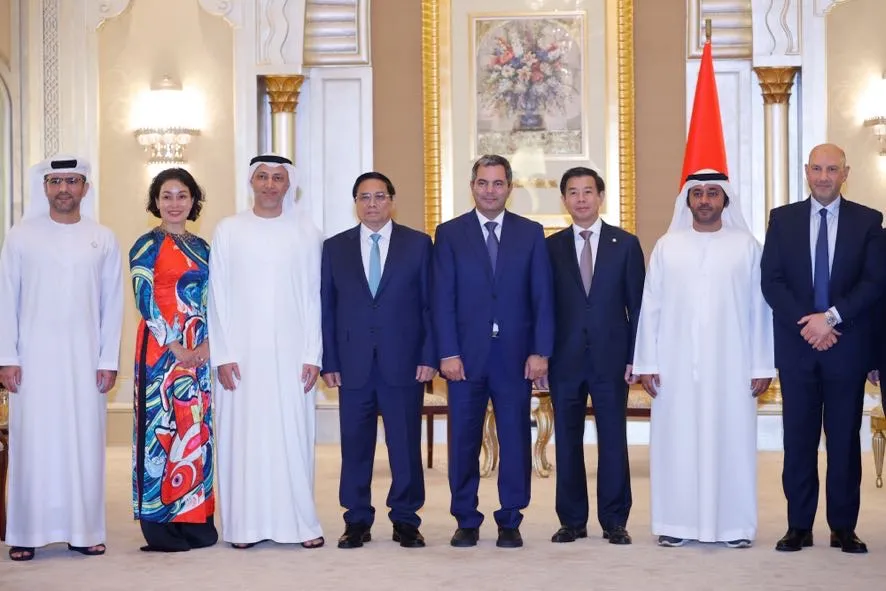 Thủ tướng Phạm Minh Chính tiếp lãnh đạo các tập đoàn hàng đầu của UAE - Ảnh: Nhật Bắc Thủ tướng Phạm Minh Chính đề nghị 4 tập đoàn hàng đầu của UAE đầu tư vào các lĩnh vực chiến lược