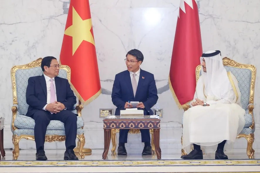 Cùng thống nhất quan hệ Việt Nam-Qatar đã bước vào một giai đoạn mới sâu sắc và toàn diện hơn, để đáp ứng nhu cầu và khai thác tiềm năng hợp tác giữa hai nước, hai Thủ tướng đã trao đổi và nhất trí sớm nâng quan hệ song phương lên tầm cao mới. Ảnh: VGP 3110Qatar4.jpg