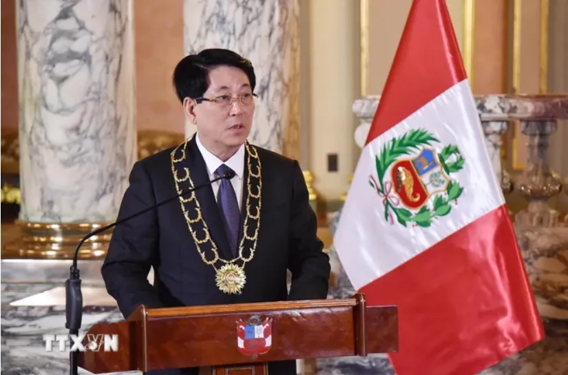 Chủ tịch nước Lương Cường phát biểu cảm ơn sau khi nhận Huân chương “Mặt trời Peru” cấp Đại Thập tự. (Ảnh: TTXVN) 1411B.jpg