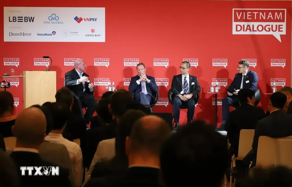 Vietnam Dialogue – Đối thoại Việt Nam lần thứ nhất diễn ra tại thành phố Frankfurt am Main, ngày 19-11-2024. (Ảnh: TTXVN) doi-thoai-viet-nam-lan-thu-i-mo-ra-nhieu-co-hoi-hop-tac-tai-chinh-viet-nam-duc.jpg
