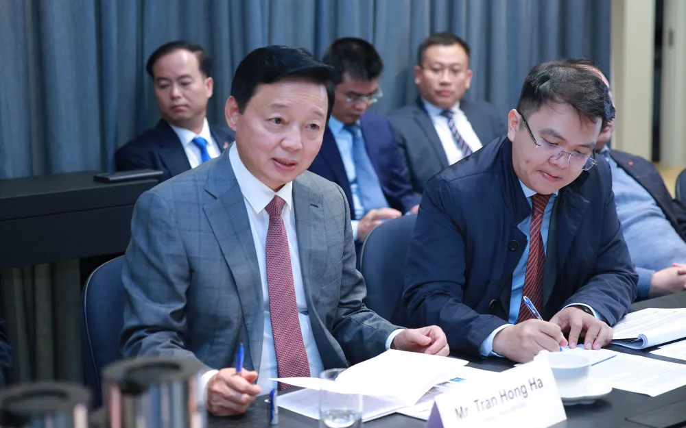 Phó Thủ tướng Trần Hồng Hà cho biết sau khi Luật Điện lực (sửa đổi) được Quốc hội Việt Nam thông qua sẽ tạo môi trường pháp lý thuận lợi cho phát triển dự án điện gió ngoài khơi - Ảnh: VGP 2611PhoTT.jpg