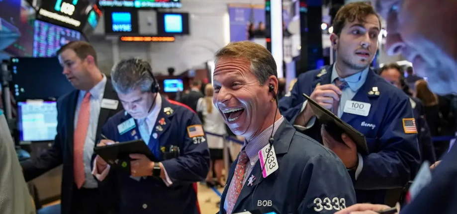 Chứng khoán Mỹ có phiên tăng mạnh lịch sử, chứng khoán Việt liệu có hy vọng?
