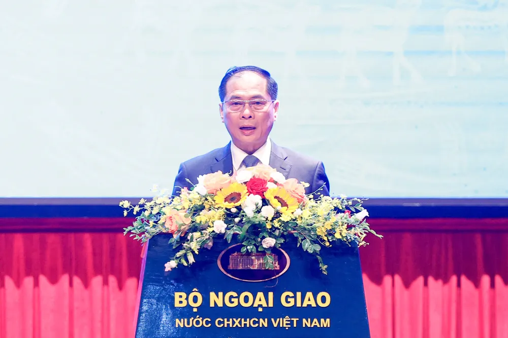 Phó Thủ tướng, Bộ trưởng Bộ Ngoại giao Bùi Thanh Sơn, phát biểu tại hội thảo. Ảnh: NGỌC DIỆP 2304A.jpg