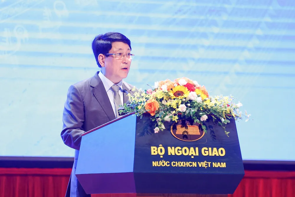 Chủ tịch nước Lương Cường phát biểu tại hội thảo. Ảnh: NGỌC DIỆP Chủ tịch nước: ‘Vai trò kiến tạo hòa bình của ngoại giao Việt Nam được thể hiện xuyên suốt các giai đoạn lịch sử’