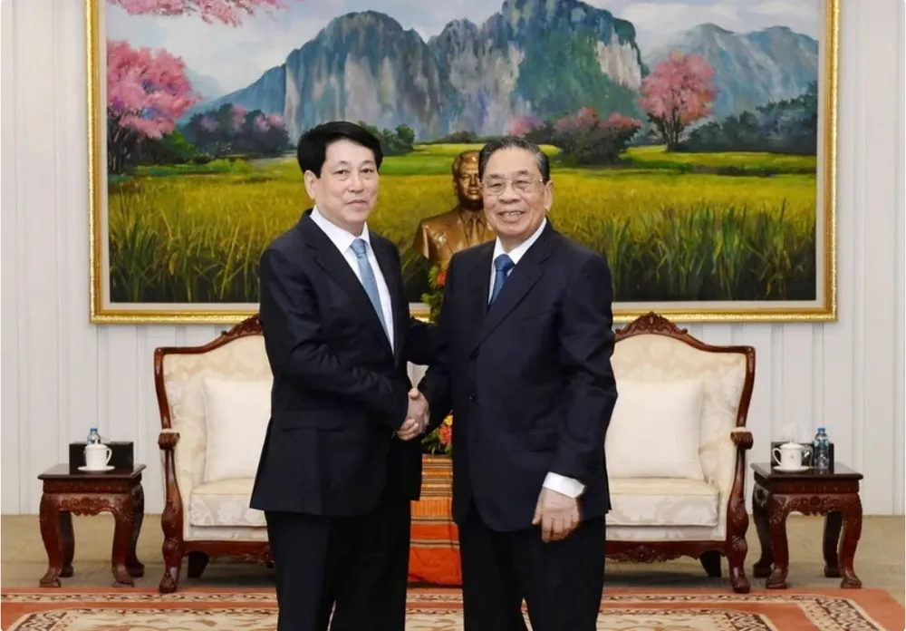 Chủ tịch nước Lương Cường thăm nguyên Tổng Bí thư, Chủ tịch nước Lào Choummaly Sayasone. Nguồn: TTXVN chu-tich-nuoc-luong-cuong-gap-cac-dong-chi-nguyen-lanh-dao-cap-cao-lao.jpg