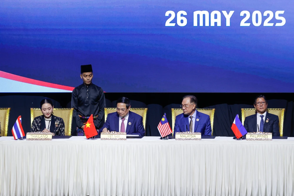 Thủ tướng cùng các nhà lãnh đạo ký Tuyên bố 'ASEAN 2045: Tương lai chung của chúng ta'