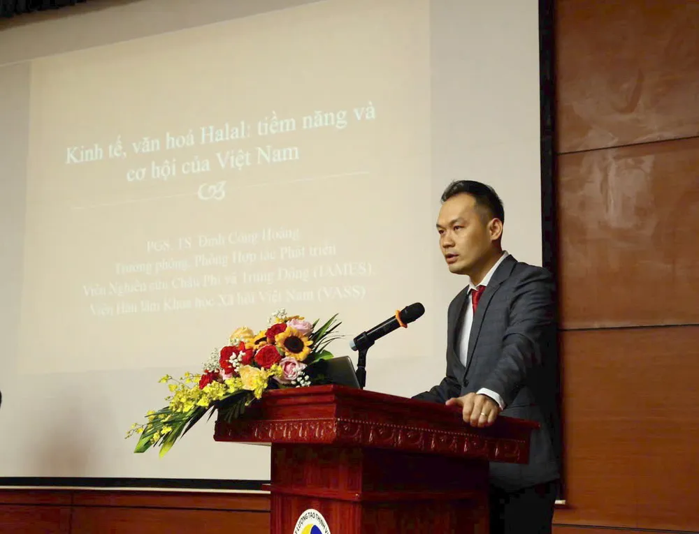 PGS.TS Đinh Công Hoàng – chuyên gia nghiên cứu khu vực tại Viện Nghiên cứu Nam Á, Tây Á và châu Phi, Viện Hàn lâm Khoa học Xã hội Việt Nam. Ảnh: NVCC Thị trường Trung Đông – “Cánh cửa vàng” mới cho xuất khẩu Việt Nam trong kỷ nguyên cạnh tranh toàn cầu