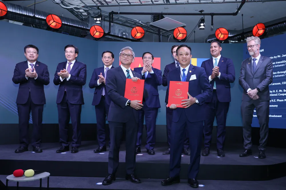Trường Đại học Hàng hải Việt Nam và Đại học Hàng hải thế giới (Thụy Điển) sẽ hợp tác trong thực hiện các hoạt động trao đổi cán bộ, giảng viên và sinh viên; phối hợp nghiên cứu khoa học; phối hợp tổ chức hội nghị, hội thảo cũng như các hoạt động hợp tác khác - Ảnh: VGP 1306HangHai.jpg