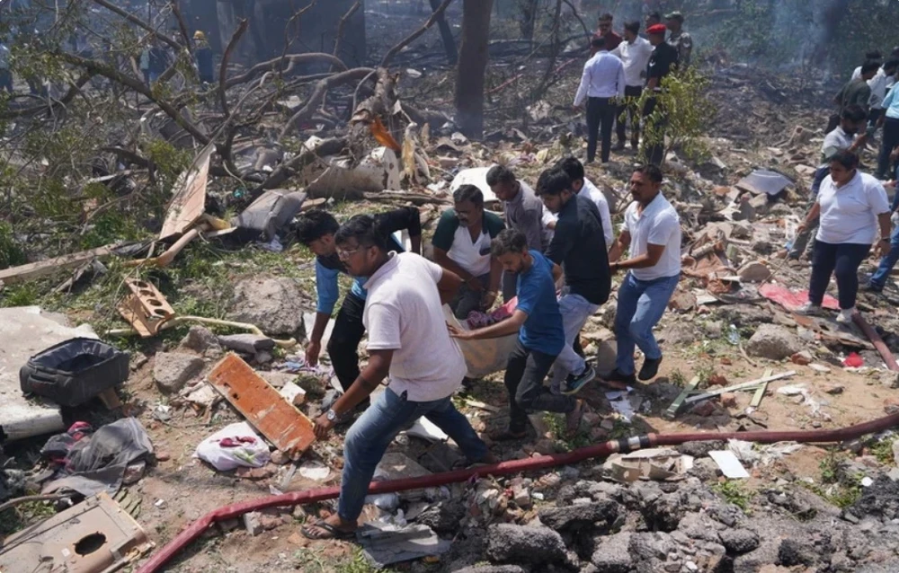 Điện chia buồn về vụ tai nạn hàng không nghiêm trọng tại Ấn Độ