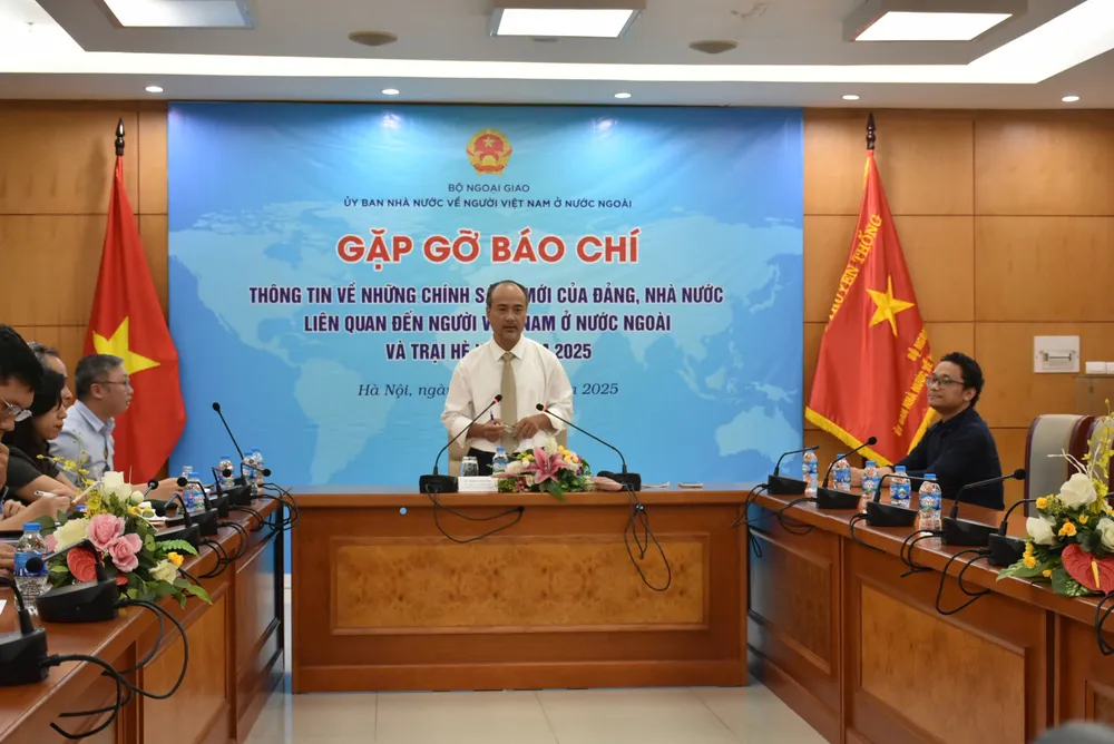 Quy định cho nhập và trở lại quốc tịch Việt Nam đã được nới lỏng