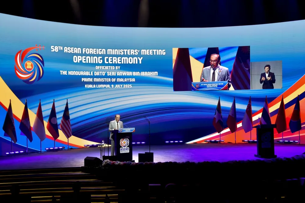 Thủ tướng Malaysia Anwar Ibrahim phát biểu tại Lễ khai mạc. Ảnh: BNG hoi-nghi-bo-truong-ngoai-giao-asean-lan-thu-58-chinh-thuc-khai-mac.jpg