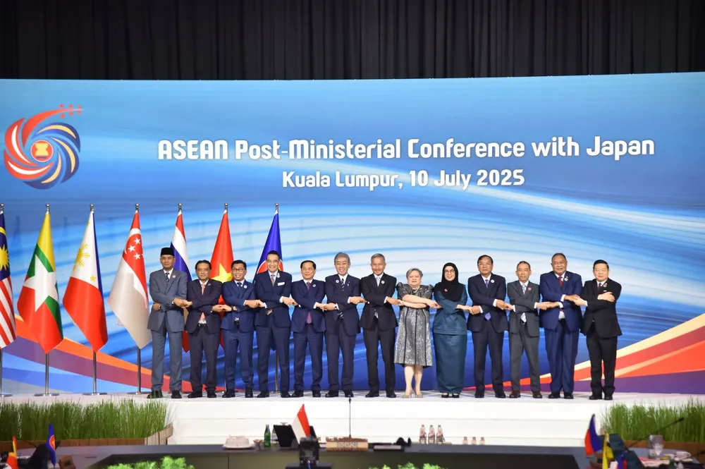 Các đối tác tiếp tục khẳng định tôn trọng vai trò trung tâm của ASEAN, cam kết hỗ trợ ASEAN triển khai các văn kiện chiến lược ASEAN 2045 và thúc đẩy các sáng kiến khu vực như Hiệp định khung về kinh tế số ASEAN và Mạng lưới điện ASEAN. Ảnh: Bộ Ngoại giao Đối tác Trung Quốc, Australia, Canada, Ấn Độ và New Zealand khẳng định cam kết đồng hành với ASEAN