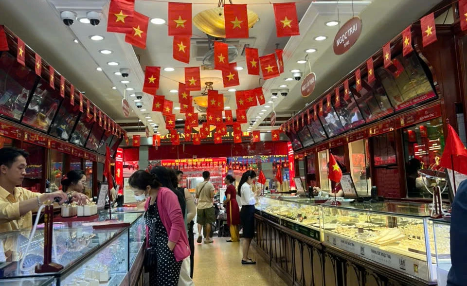 Giá vàng miếng SJC đã giảm hơn 2 triệu đồng/lượng sau chỉ đạo của Thủ tướng