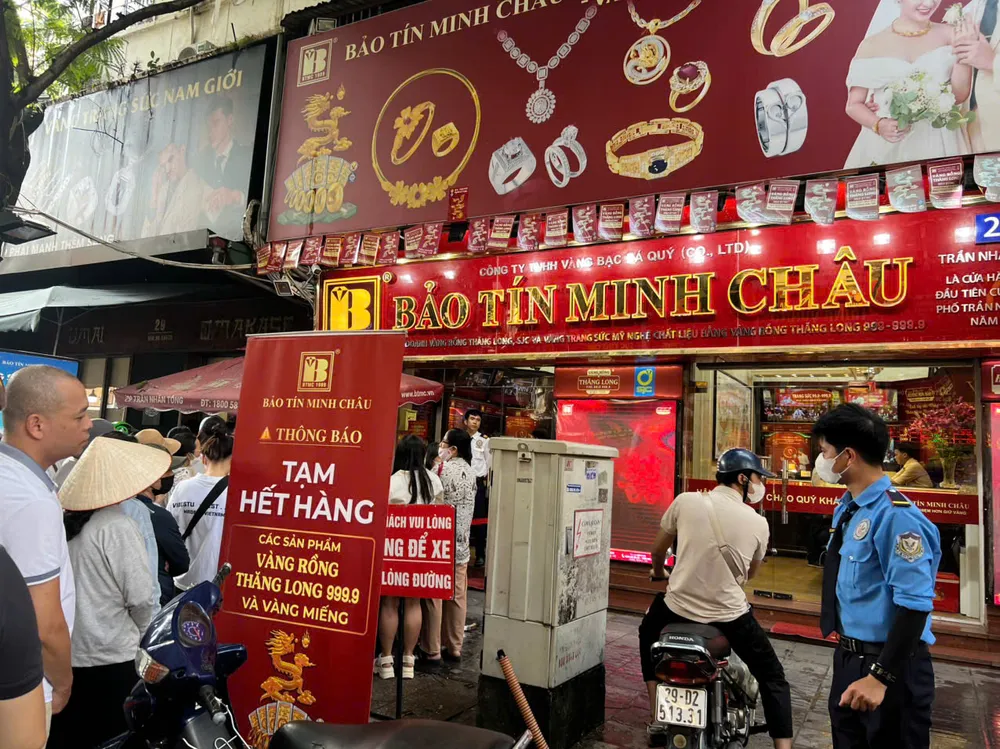 Giá vàng thế giới tăng mạnh, vượt mốc 4.300USD/ounce