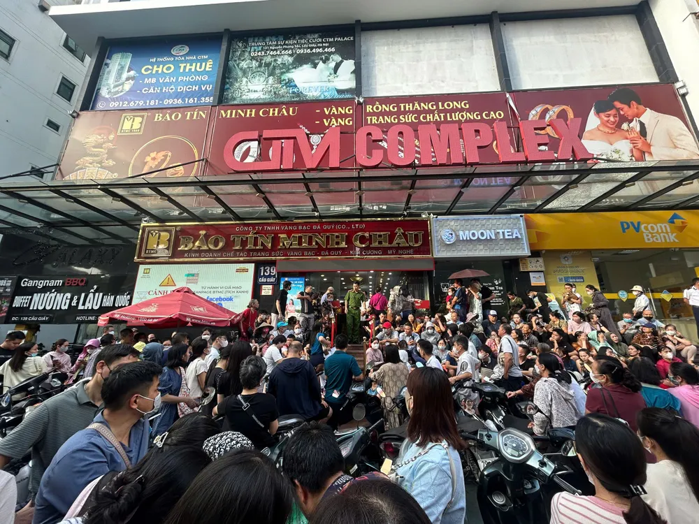 Tuyên bố của Tổng thống Mỹ khiến giá vàng thế giới đột ngột giảm rất mạnh