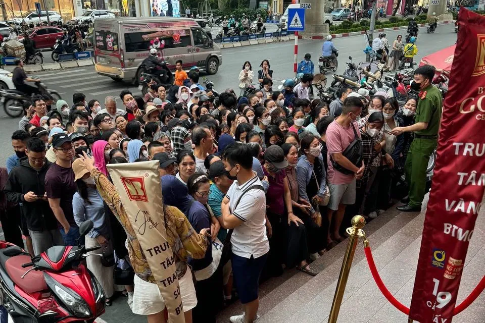 Giá vàng thế giới hạ kéo giá vàng miếng SJC mất hơn 3,5 triệu đồng/lượng trong tuần