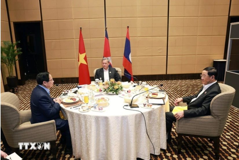 Thủ tướng Phạm Minh Chính ăn sáng, làm việc với Thủ tướng Campuchia và Thủ tướng Lào